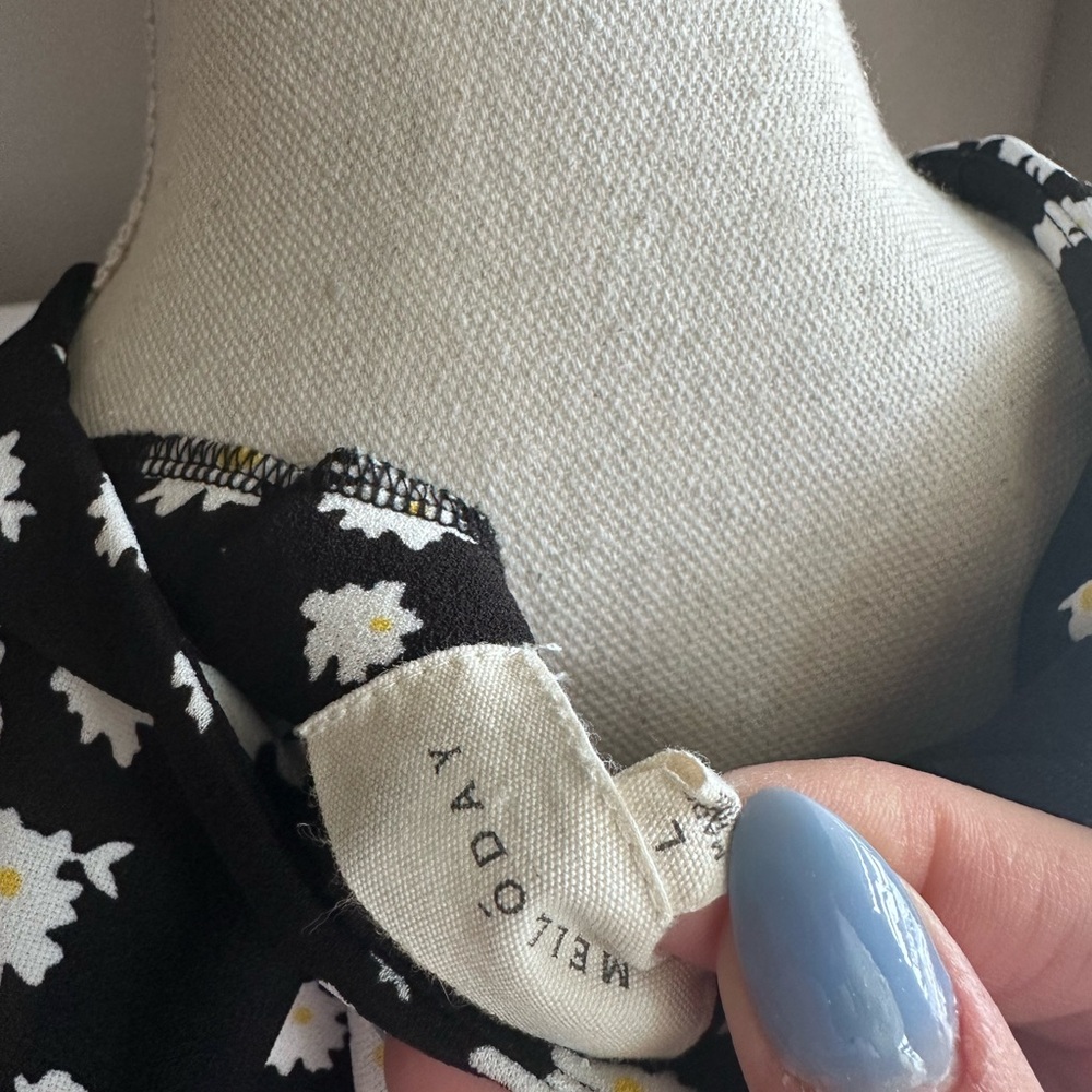 MELLODAY Daisy Ruffle Blouse - Picture 8 of 9